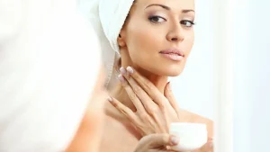 Kolme suositeltavaa öljyä, jotka stimuloivat kollageenin luonnollista tuotantoa ja auttavat saavuttamaan kimmoisamman ja kirkkaamman ihon.