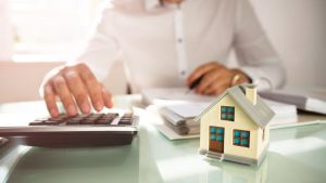 Kiinteistöveron huojennukset yli 60-vuotiaille: miten hakea ja kuinka suuri huojennus on vuonna 2026?