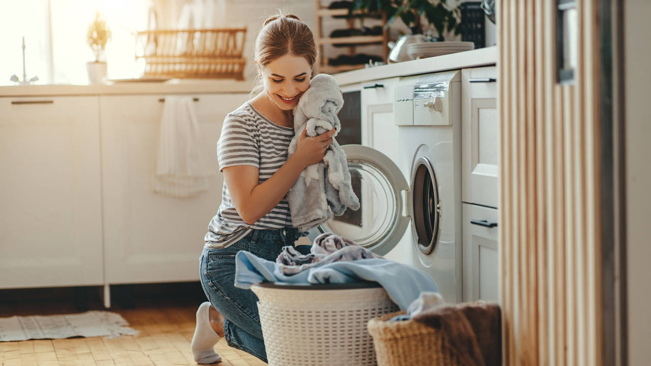 Pesu, joka todella säästää rahaa: mitä muuttaa tänään, jotta maksat vähemmän huomenna.