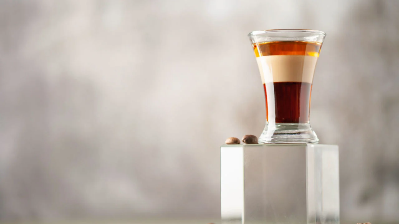 Puss-café on monikerroksinen 1800-luvun cocktail, joka on nyt tekemässä paluuta.