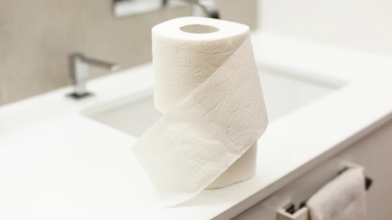 Yhä useammat ihmiset käyttävät WC-paperin ja etikan temppua.